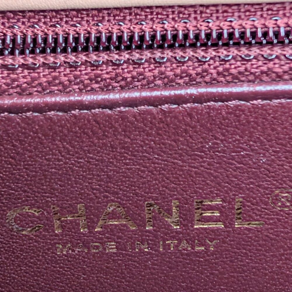 Chanel Rare Vintage Beige Caviar Filigree Flap Bag - Picture 14 of 16